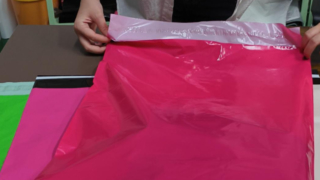 The sealing design is robust, effectively preventing leakage of goods.